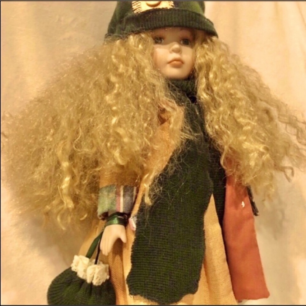Absolutely GORGEOUS 18 inch tall Doll🧡
